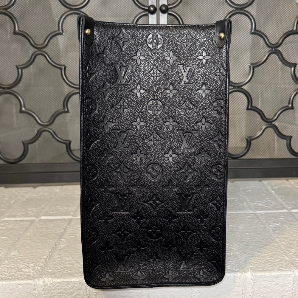 Louis Vuitton OnTheGo GM - Picture 5 of 11
